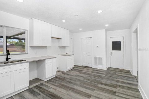 House in Tampa, Florida 3 bedrooms, 142.23 sq.m. № 2258507 - photo 29