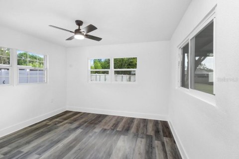 House in Tampa, Florida 3 bedrooms, 142.23 sq.m. № 2258507 - photo 3