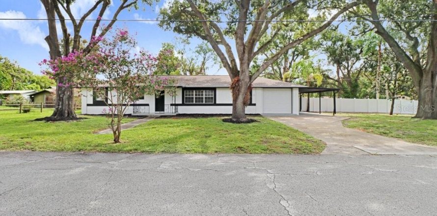 House in Tampa, Florida 3 bedrooms, 142.23 sq.m. № 2258507