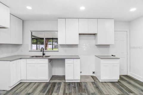 House in Tampa, Florida 3 bedrooms, 142.23 sq.m. № 2258507 - photo 28