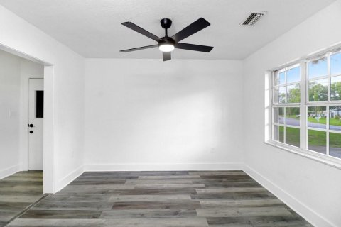 House in Tampa, Florida 3 bedrooms, 142.23 sq.m. № 2258507 - photo 25