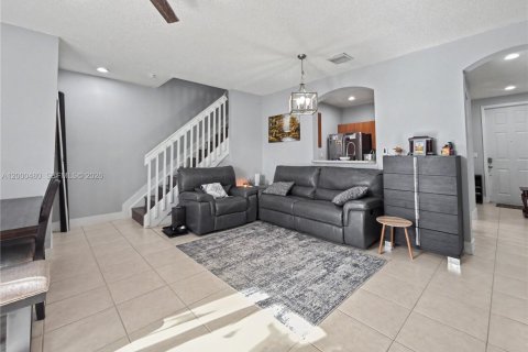 Townhouse in Homestead, Florida 3 bedrooms, 132.66 sq.m. № 2171676 - photo 3