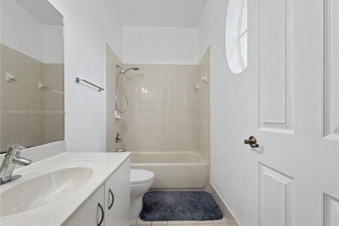 Townhouse in Homestead, Florida 3 bedrooms, 132.66 sq.m. № 2171676 - photo 17