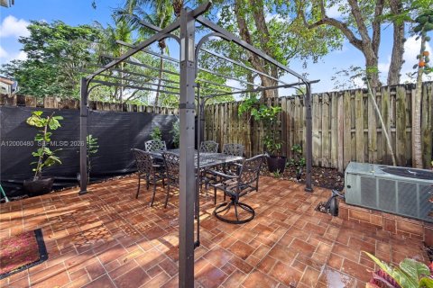 Townhouse in Homestead, Florida 3 bedrooms, 132.66 sq.m. № 2171676 - photo 18