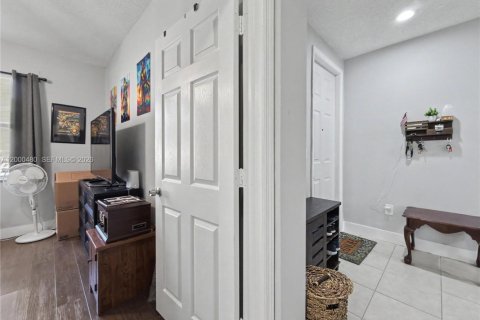 Townhouse in Homestead, Florida 3 bedrooms, 132.66 sq.m. № 2171676 - photo 9