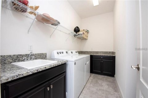 Casa en alquiler en Orlando, Florida, 4 dormitorios, 210.61 m2 № 1850102 - foto 15