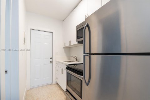 Appartement à louer à Miami, Floride: 33.44 m2 № 1975796 - photo 2
