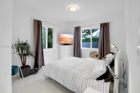 Casa en venta en El Portal, Florida, 3 dormitorios, 136.19 m2 № 1967028 - foto 17