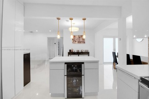 Casa en venta en El Portal, Florida, 3 dormitorios, 136.19 m2 № 1967028 - foto 7