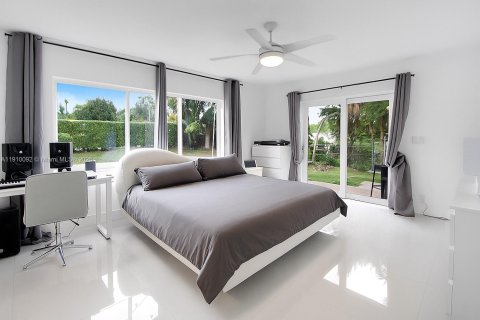 Casa en venta en El Portal, Florida, 3 dormitorios, 136.19 m2 № 1967028 - foto 11