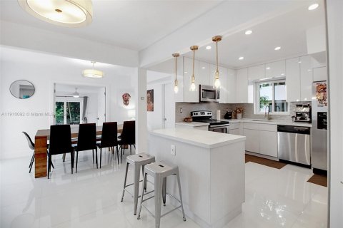 Casa en venta en El Portal, Florida, 3 dormitorios, 136.19 m2 № 1967028 - foto 8