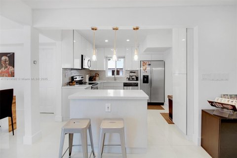 Casa en venta en El Portal, Florida, 3 dormitorios, 136.19 m2 № 1967028 - foto 5