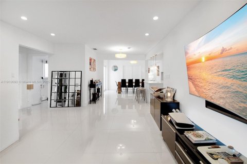 Casa en venta en El Portal, Florida, 3 dormitorios, 136.19 m2 № 1967028 - foto 3