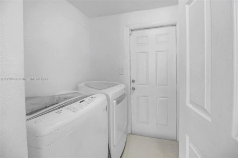 Casa en venta en El Portal, Florida, 3 dormitorios, 136.19 m2 № 1967028 - foto 19