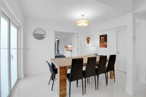 Casa en venta en El Portal, Florida, 3 dormitorios, 136.19 m2 № 1967028 - foto 9