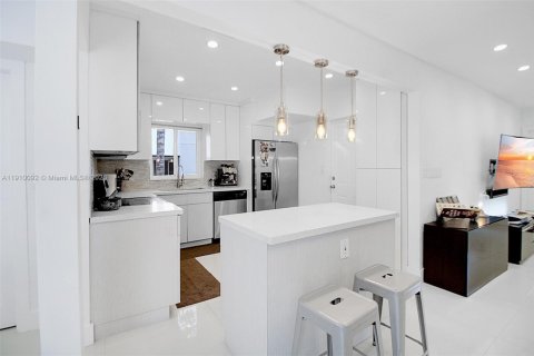 Casa en venta en El Portal, Florida, 3 dormitorios, 136.19 m2 № 1967028 - foto 6