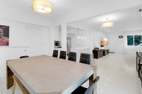 Casa en venta en El Portal, Florida, 3 dormitorios, 136.19 m2 № 1967028 - foto 10