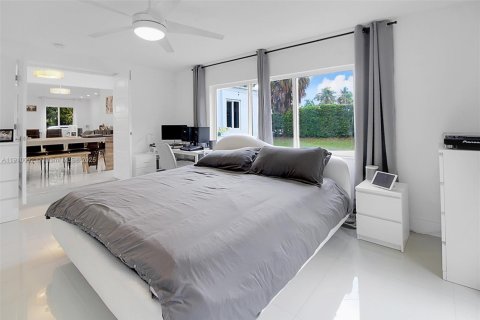 Casa en venta en El Portal, Florida, 3 dormitorios, 136.19 m2 № 1967028 - foto 12