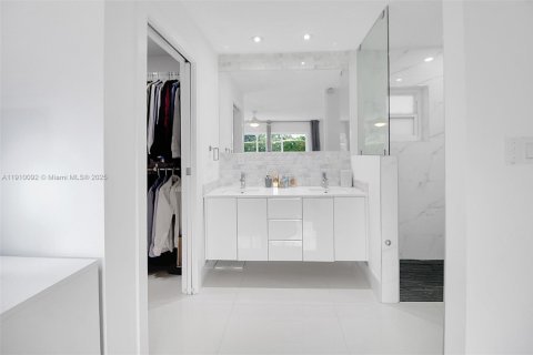 Casa en venta en El Portal, Florida, 3 dormitorios, 136.19 m2 № 1967028 - foto 13