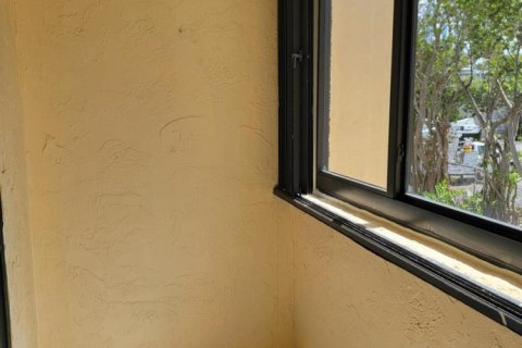 Снять в аренду кондоминиум в Дирфилд-Бич, Флорида 4 комнаты, 99.41м2, № 2245245 - фото 10