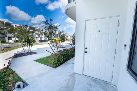 Touwnhouse à vendre à Homestead, Floride: 4 chambres, 129.88 m2 № 1998437 - photo 2