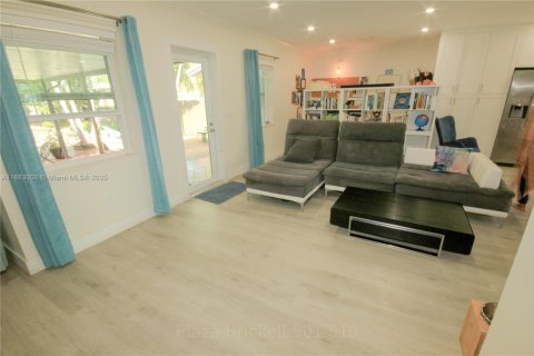 Casa en venta en Miami, Florida, 2 dormitorios, 116.87 m2 № 1931298 - foto 7