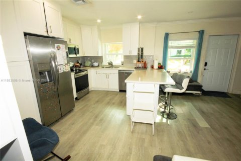 Casa en venta en Miami, Florida, 2 dormitorios, 116.87 m2 № 1931298 - foto 11