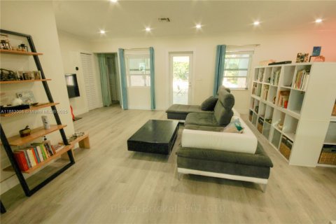 Casa en venta en Miami, Florida, 2 dormitorios, 116.87 m2 № 1931298 - foto 5