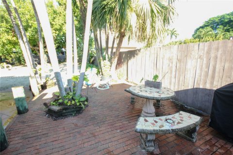 Casa en venta en Miami, Florida, 2 dormitorios, 116.87 m2 № 1931298 - foto 24