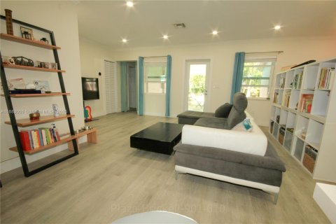 Casa en venta en Miami, Florida, 2 dormitorios, 116.87 m2 № 1931298 - foto 6