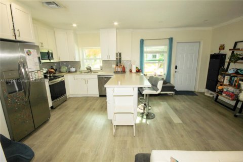 Casa en venta en Miami, Florida, 2 dormitorios, 116.87 m2 № 1931298 - foto 9