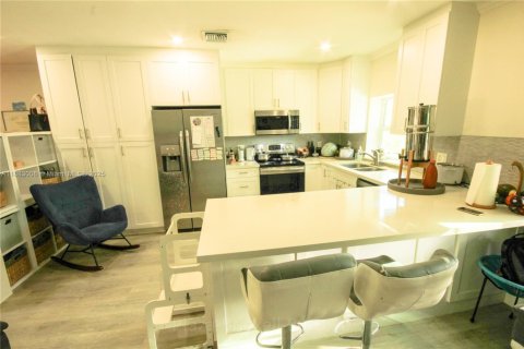 Casa en venta en Miami, Florida, 2 dormitorios, 116.87 m2 № 1931298 - foto 8