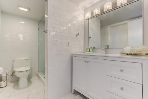 Copropriété à louer à Palm Beach, Floride: 2 chambres, 131.64 m2 № 1077430 - photo 1