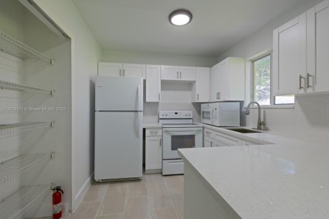 Immobilier commercial à louer à Homestead, Floride: 3 chambres, 109.25 m2 № 1921777 - photo 6