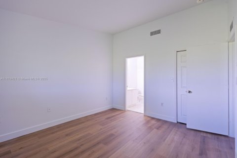 Immobilier commercial à louer à Homestead, Floride: 3 chambres, 109.25 m2 № 1921777 - photo 8