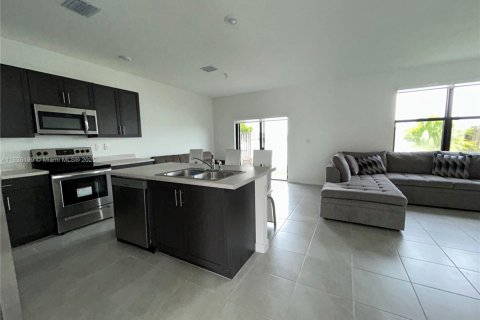 Townhouse in Miami, Florida 3 bedrooms, 170.2 sq.m. № 1825807 - photo 5