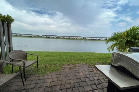 Townhouse in Miami, Florida 3 bedrooms, 170.2 sq.m. № 1825807 - photo 8