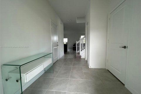 Townhouse in Miami, Florida 3 bedrooms, 170.2 sq.m. № 1825807 - photo 3