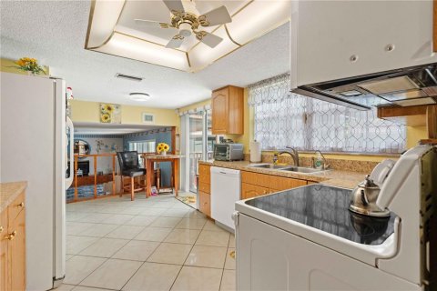Купить виллу или дом в Гудзон, Флорида 11 комнат, 181.53м2, № 2207169 - фото 12