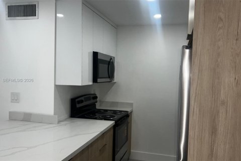 Снять в аренду кондоминиум в Майами, Флорида 2 спальни, 78.04м2, № 2003844 - фото 3