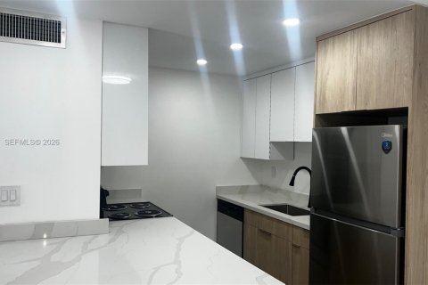 Снять в аренду кондоминиум в Майами, Флорида 2 спальни, 78.04м2, № 2003844 - фото 2