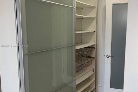 Снять в аренду кондоминиум в Майами-Бич, Флорида 1 спальня, 74.32м2, № 1889023 - фото 14