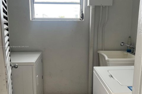 Снять в аренду кондоминиум в Майами-Бич, Флорида 1 спальня, 74.32м2, № 1889023 - фото 19