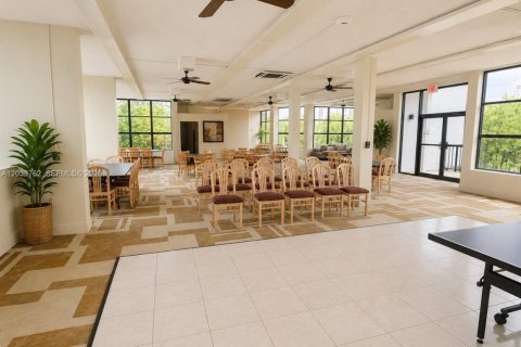 Condominio en venta en Hallandale Beach, Florida, 1 dormitorio, 81.29 m2 № 2078048 - foto 23
