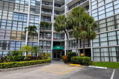 Condominio en Hallandale Beach, Florida, 1 dormitorio № 2078048