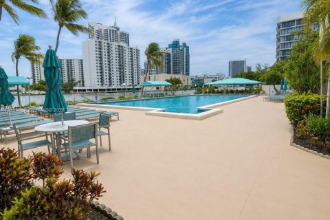 Condominio en venta en Hallandale Beach, Florida, 1 dormitorio, 81.29 m2 № 2078048 - foto 20
