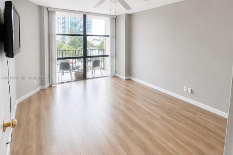 Condominio en venta en Hallandale Beach, Florida, 1 dormitorio, 81.29 m2 № 2078048 - foto 5