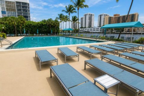 Condominio en venta en Hallandale Beach, Florida, 1 dormitorio, 81.29 m2 № 2078048 - foto 19