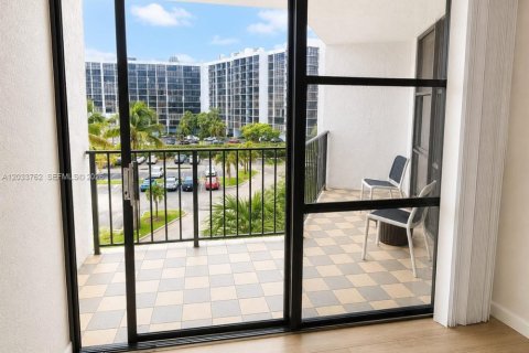 Condominio en venta en Hallandale Beach, Florida, 1 dormitorio, 81.29 m2 № 2078048 - foto 8