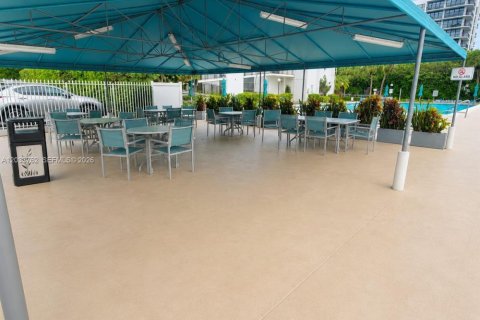 Condominio en venta en Hallandale Beach, Florida, 1 dormitorio, 81.29 m2 № 2078048 - foto 16